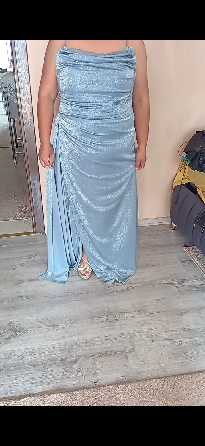 Taşlı gece elbisesi 