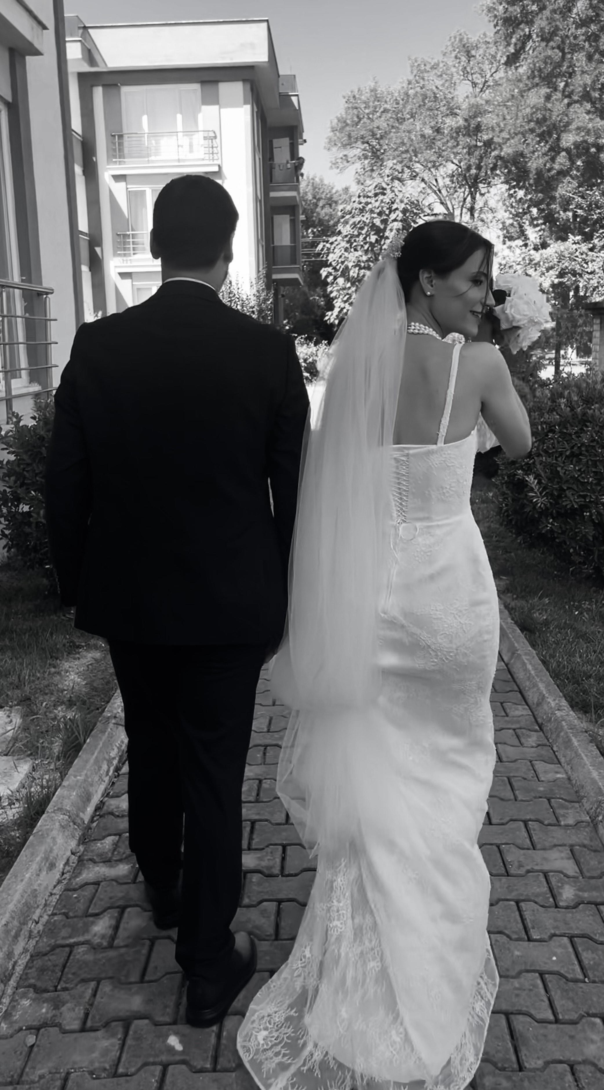 Lez kumaş uzun kuyruklu gelinlik