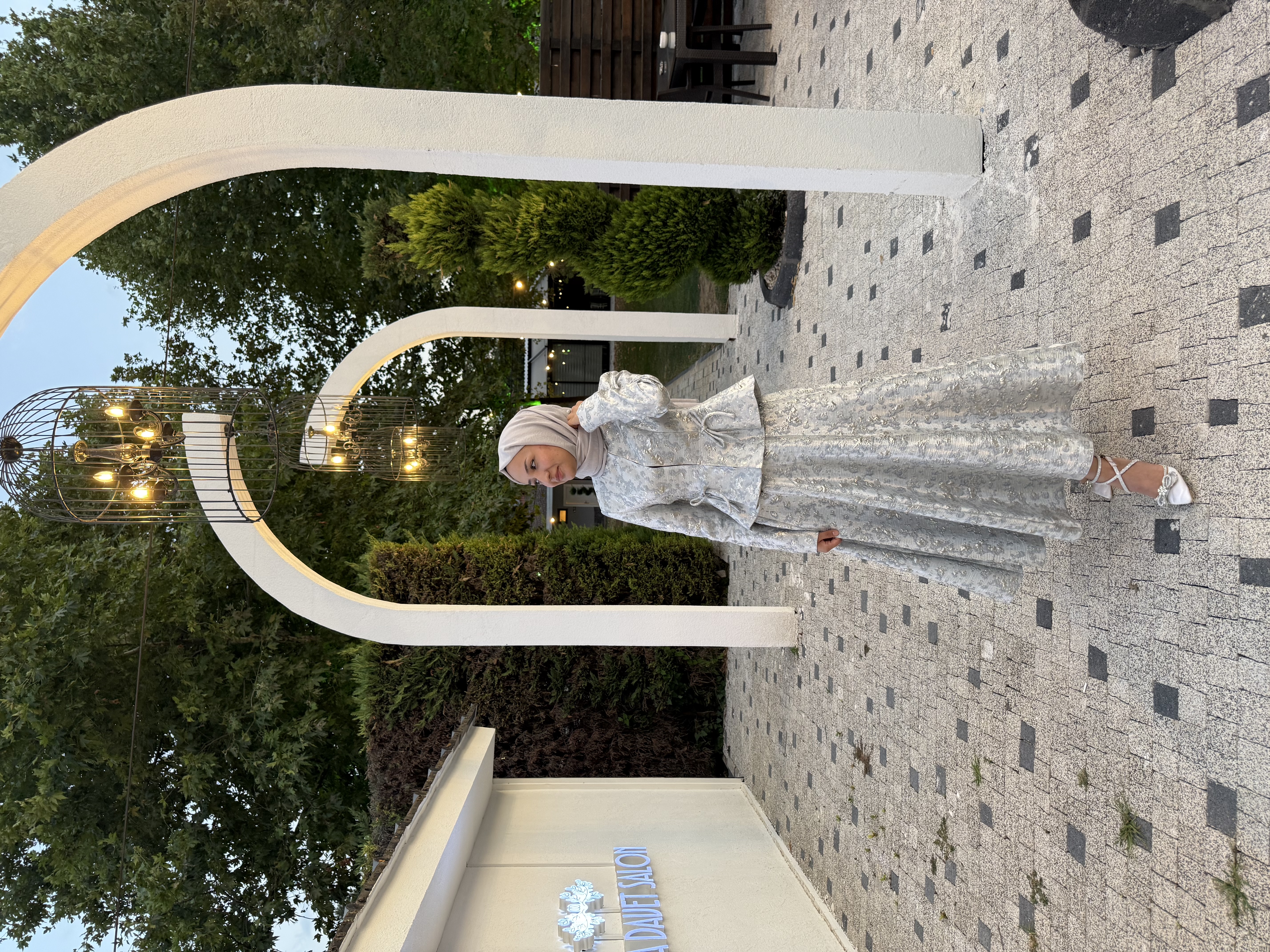 Manuka Jakar Abiye Takım