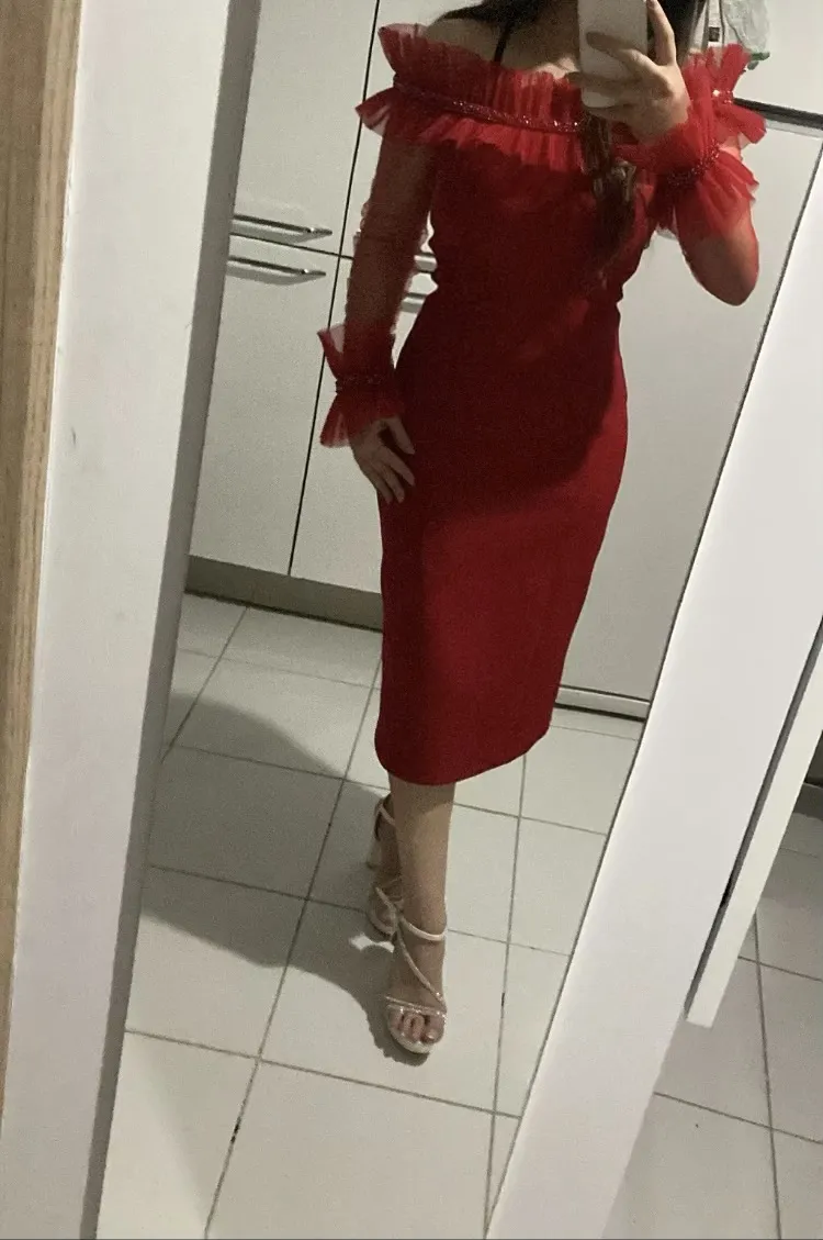 Kırmızı söz elbisesi