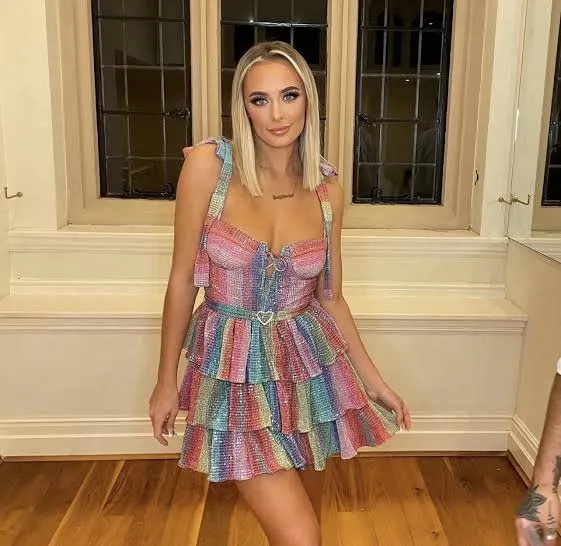 LILY ROSE IN RAINBOW WAVES