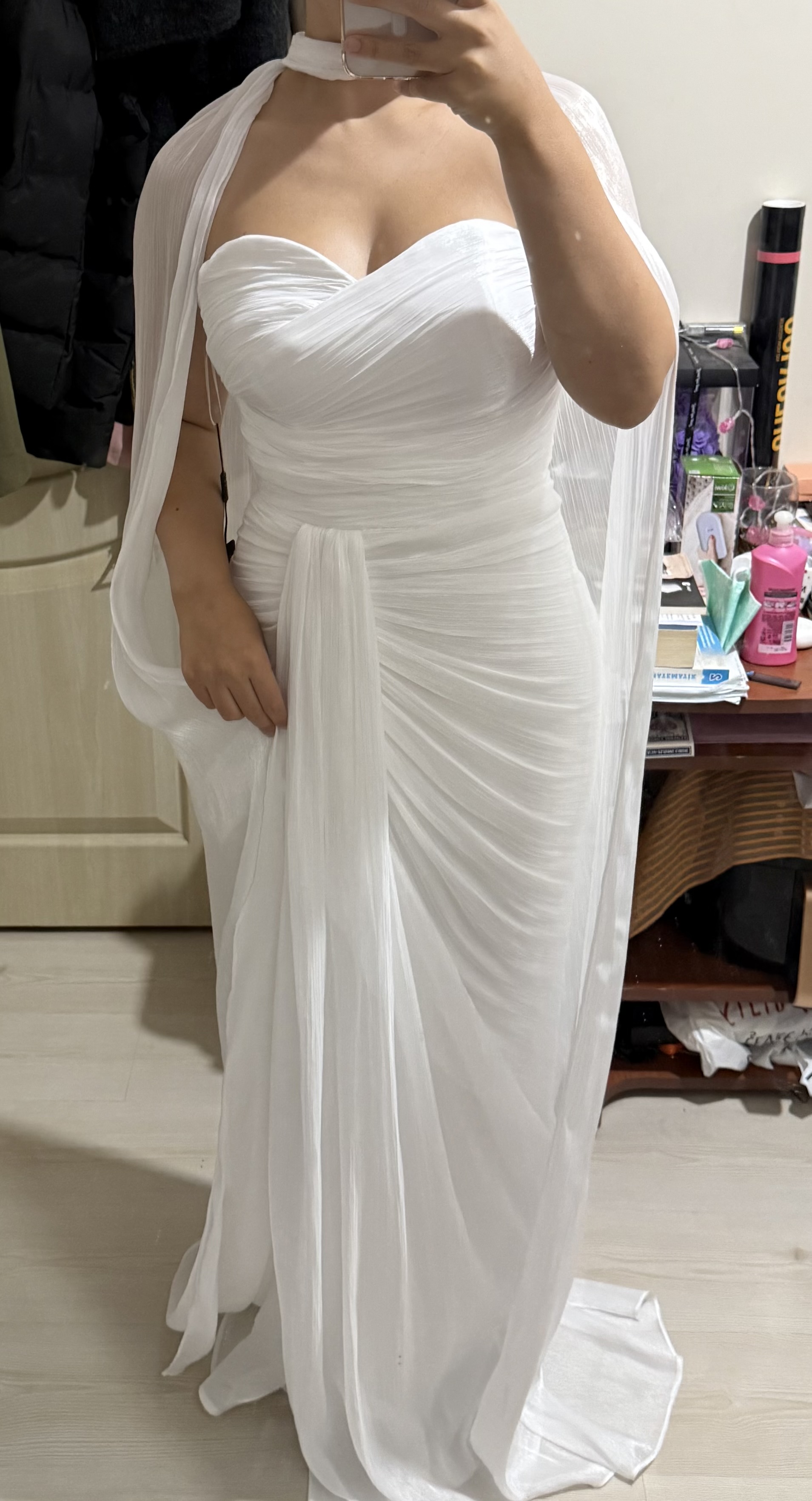 Pelerinli Beyaz straplez nişanlık/ nikah elbisesi