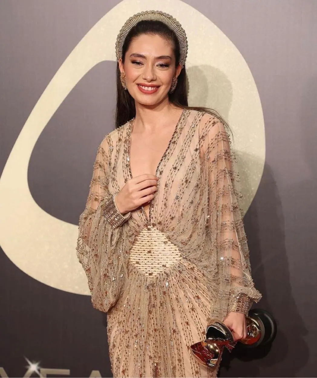Gece Elbisesi Neslihan Atagül Dubai elbise modeli 