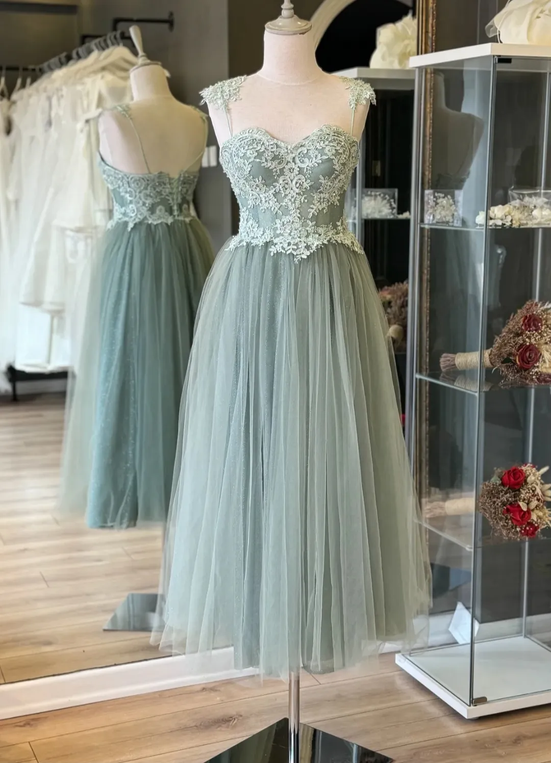 Lenta moda su yeşili işlemeli abiye