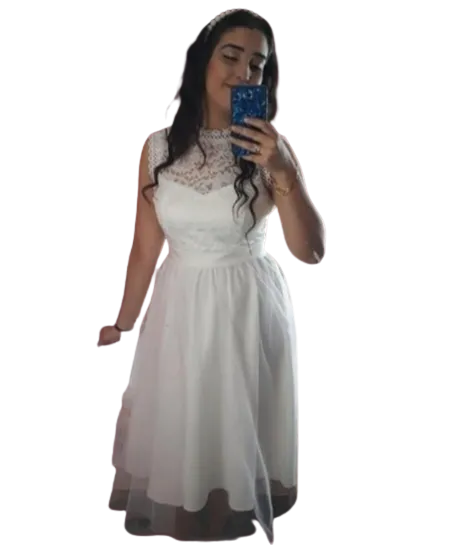 Beyaz dantelli ve tüllü midi boy elbise 