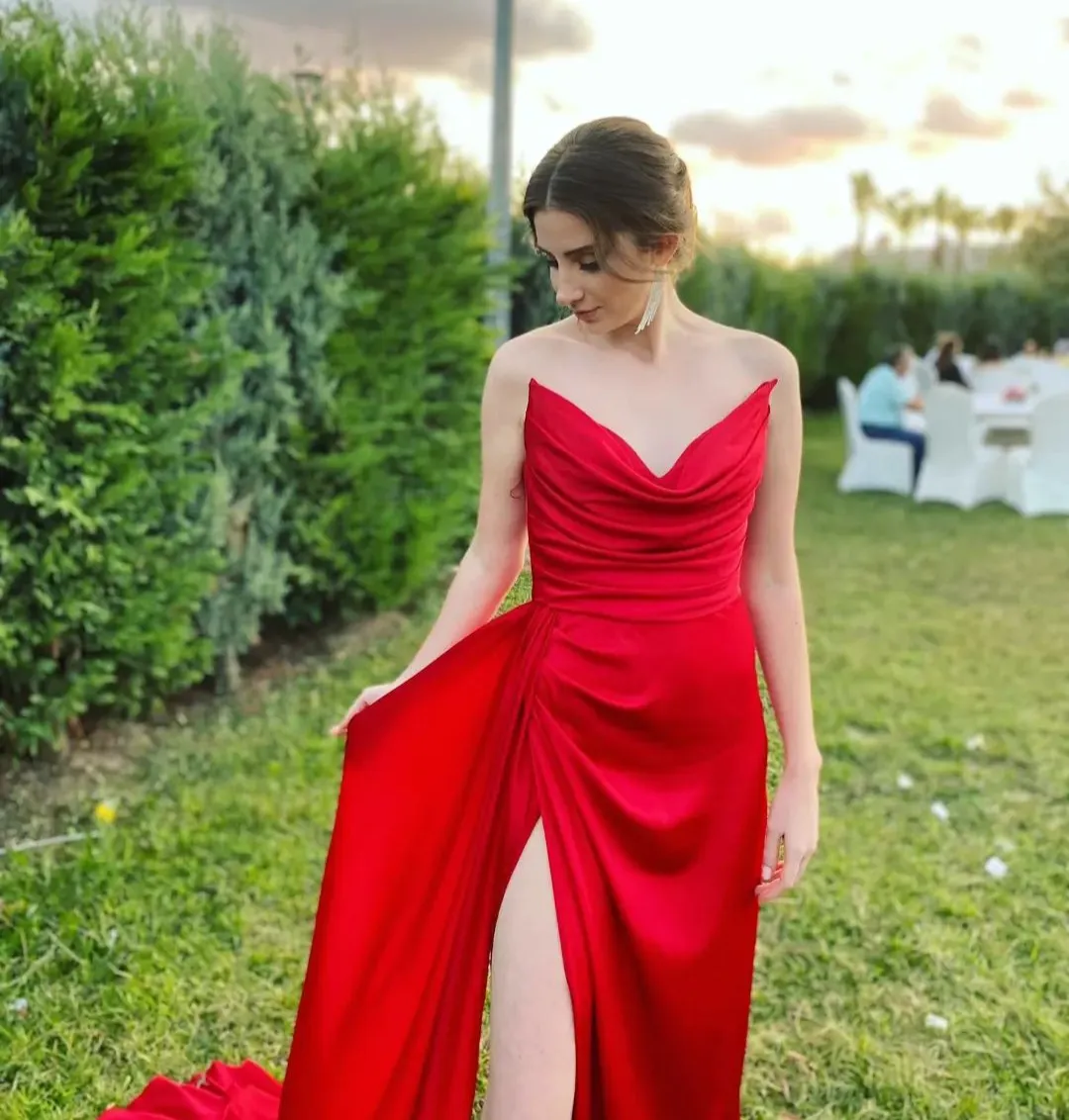 Straplez kırmızı elbise 